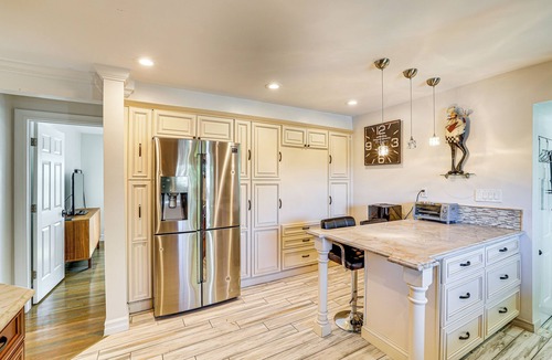 East Shore Cottage | Near Yale & Lighthouse Point Beach: Home w/Pool!