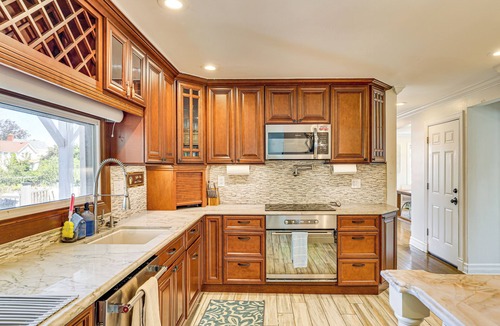 East Shore Cottage | Near Yale & Lighthouse Point Beach: Home w/Pool!