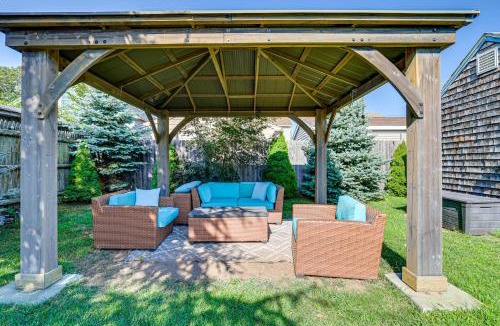 East Shore House | Near Yale & Lighthouse Point Beach: Home w/Pool!