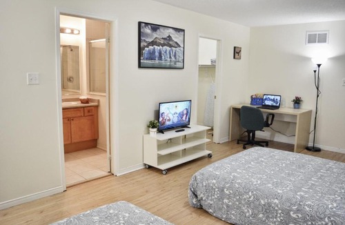 Village at York University House | Near YorkU private parking, walk to subway
