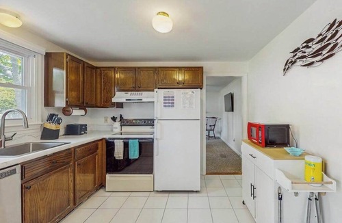 East Falmouth House | Neighborhood charmer with deck, W/D, Outdoor shower, Dog friendly, Wifi