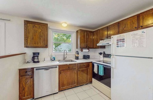 East Falmouth House | Neighborhood charmer with deck, W/D, Outdoor shower, Dog friendly, Wifi