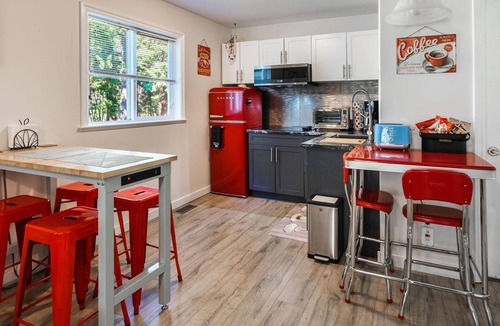 Regional District of Nanaimo House | Nesting Ravens private suite on Acreage,
