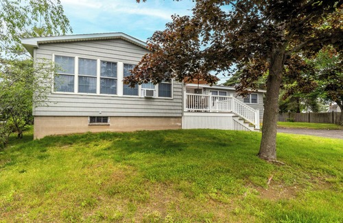 Camp Ellis Cottage | Nestled in a picturesque setting, just steps away from the beach in Camp Ellis.