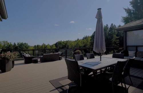Clarington House | Nestled in the heart of Clarington with its own fresh-water swimming pond!