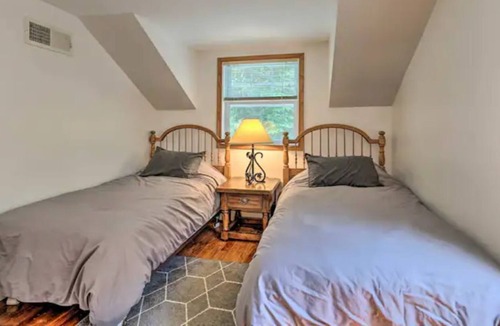 Narrowsburg House | New 1 acre Pond! Cottage on 4 acres. Large Grill. Pet Friendly.