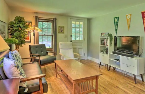 Narrowsburg House | New 1 acre Pond! Cottage on 4 acres. Large Grill. Pet Friendly.