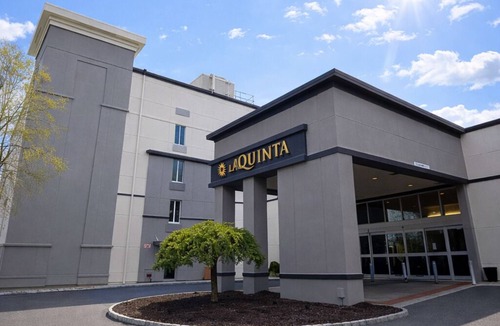 Danbury Apartment | New 1-bedroom hotel suite in peaceful Danbury with kitchen