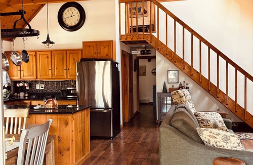 East Wakefield Cabin | New! 2 Min to Beach-8 Beds-Family Ready-Serene