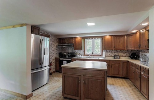 York Harbor House | NEW 2023! Sleep 12 in 5Bedroom 2Bath! Firepit/Outdoor Shower! 0.6 miles to Beach