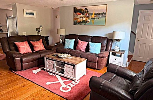 South Yarmouth House | New 4 bedroom Cape Cod Vacation Rental 9 mins to the beach!