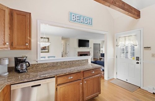 East Harwich House | New! 4BR Fire Pit, Ping Pong, Movie Room