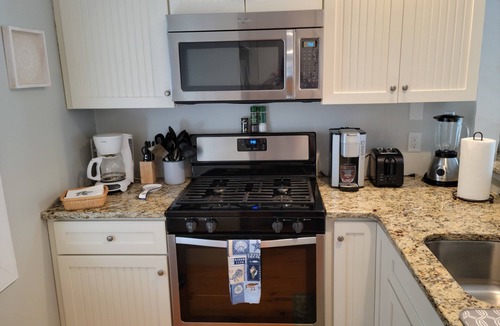Mashpee House | New ACs, new paint, new linens and towels!Prime spot, right on the beach path!
