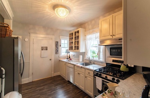 Geneva House | New and Improved Ownership, FingerLakes, NY,Cozy, Historic,Charming