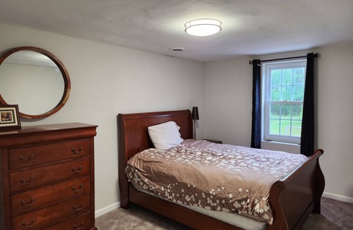 Rutland Apartment | New and updated city escape,quite area,family-friendly