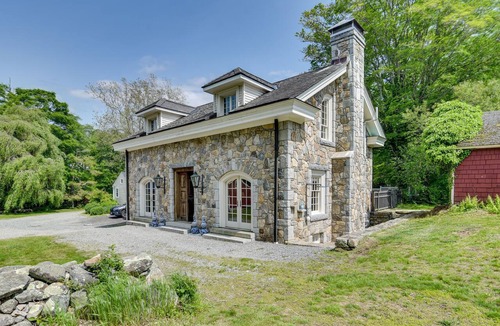 Stonington House | NEW! Beautiful Stone House Near Mystic, Beaches & Foxwoods. Pets Welcomed.
