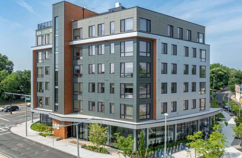 Allston Apartment | New! Boston 4 Bedroom - 3 bathroom suite with full kitchen plus washer and dryer.