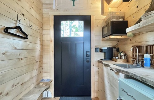 Stockton Springs Cabin | NEW BUILD Hemlock Cabin - Sauna & Walk to Sandy Point Beach