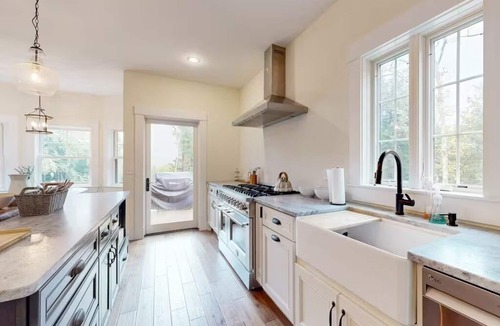 Sandwich House | NEW BUILD! Mountain views, minutes from Squam's Sandwich Beach and boat ramp!