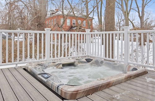 Cayuga House | NEW Cayuga Lake, Hot Tub, Dog Friendly, Wine Trail