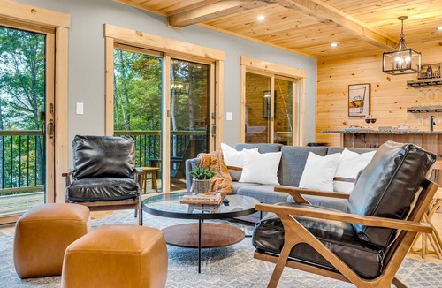 Greenwood Ski Chalet | NEW Chalet! Hottub|Arcade|Wet Bar|Slps12|Location!