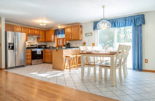 East Dennis House | NEW! Charming 3-Bedroom House in Dennis Fire Pit | Private Yard | Cul-de-Sac
