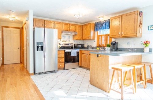 East Dennis House | NEW! Charming 3-Bedroom House in Dennis Fire Pit | Private Yard | Cul-de-Sac