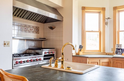 New Kingston House | NEW: Charming Family Farmhouse nr Margaretville