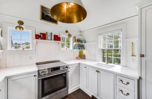 Provincetown House | *NEW* Classic Beach Cottage, Parking, West End