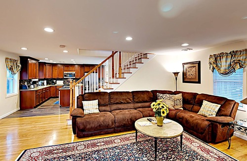 Hyannis House | New, dog-friendly 5-bed home. Steps to Keyes Beach, Main Street, and Harbor!