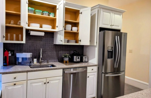 Mid-Cambridge Apartment | New England Charm Meets Modern Luxury, Harvard SQ