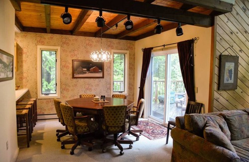 West Dover Villa | New! Family Townhome with Hot Tub, Shuttle service