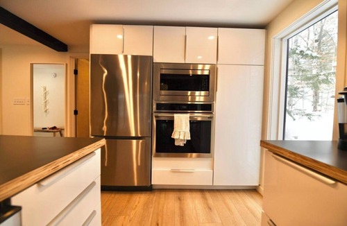 Raymond House | New for 2026 – Owl’s Nest | Modern Lakeside 3-Bedroom Retreat