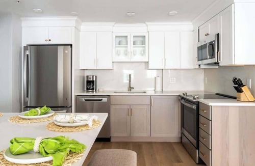 Newport Apartment | NEW! Heart of downtown 2bed 2bath