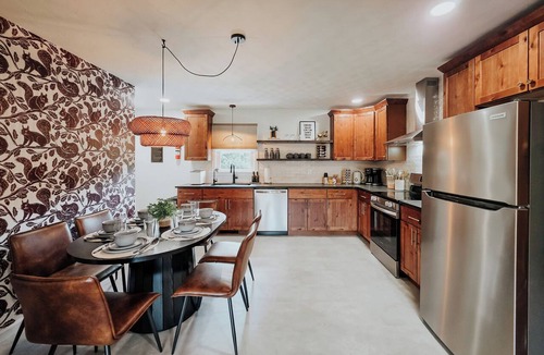 Lebanon Cottage | NEW! Hot Tub & 28 Acre Park 30 Mins To Hershey w/Firepit & Yard Games