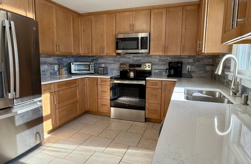 Saunderstown House | New in Narragansett! Newly renovated plus new furniture. 4 kayaks, central A/C