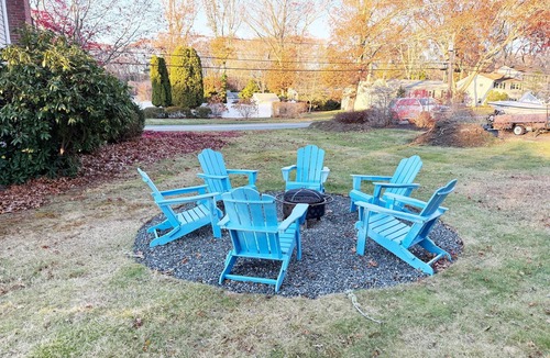 Saunderstown House | New in Narragansett! Newly renovated plus new furniture. 4 kayaks, central A/C