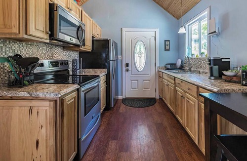 North East House | NEW! Lake Cottage Getaway | Beach Access + Pets OK | North Cottage