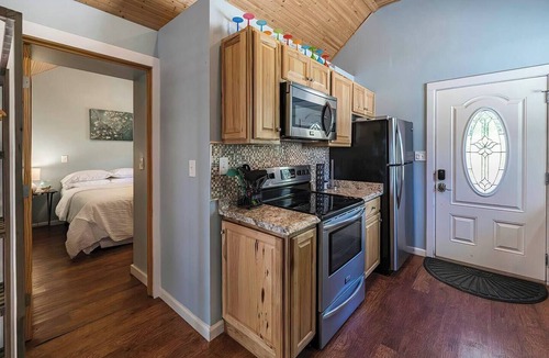 North East House | NEW! Lake Cottage Getaway | Beach Access + Pets OK | North Cottage