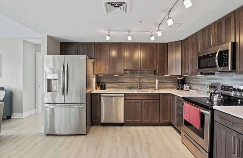 Canandaigua Condo | NEW Lakeview Escape | Seasonal Hot Tub | Poolside
