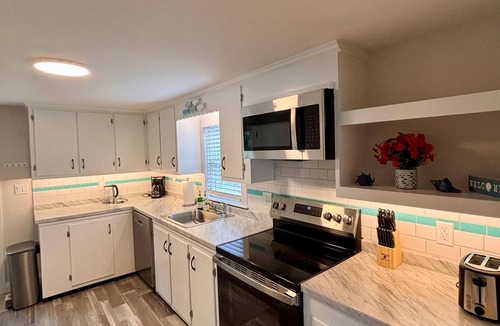 Bass River House | New Listing - 3 bedroom/1 bathroom house, walk to beach