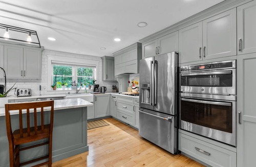 Sandwich House | New listing 4bd w/heated pool, chicken coop, kids playground, wifi