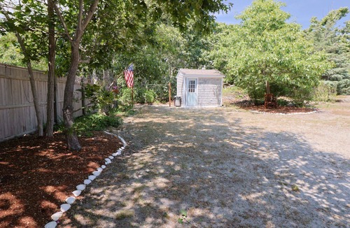 East Dennis Cottage | New Listing-Cozy Cottage. Short Walk to North Side Beaches Near Sesuit Harbor