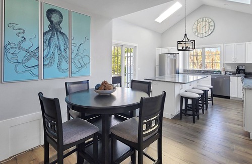 Wellfleet House | NEW LISTING! Newly-Constructed Wellfleet Center 4BD-A/C, Patio, Walk to Main St, Less than 1 Mi to Mayo (Code:WREDE)