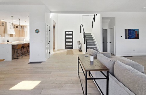 Wellfleet House | NEW LISTING! Stunning 5BD-Private Pool, Tennis Court & Sauna, Central A/C, Beach Access, Hopper House Views