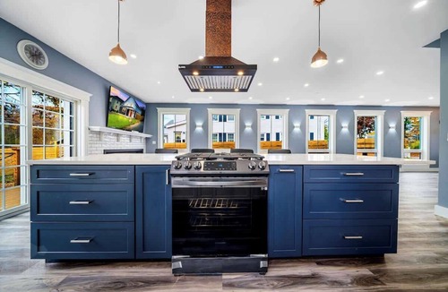 North Deering House | NEW Luxe Coastal Retreat | Hot Tub & Fire Pit