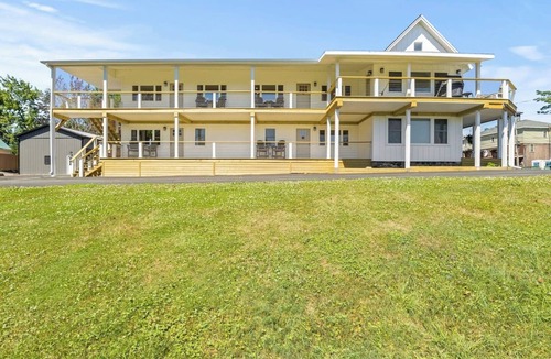 Sodus Point Apartment | NEW Luxury Apt | 3 BR | King Bed | Sodus Point