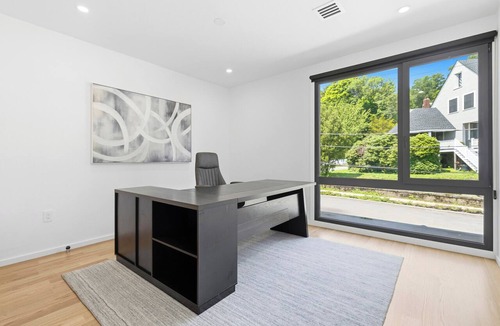 Chestnut Hill House | New Luxury Chestnut Hill Furnished Townhome - 3BR + Office - Extended Stays