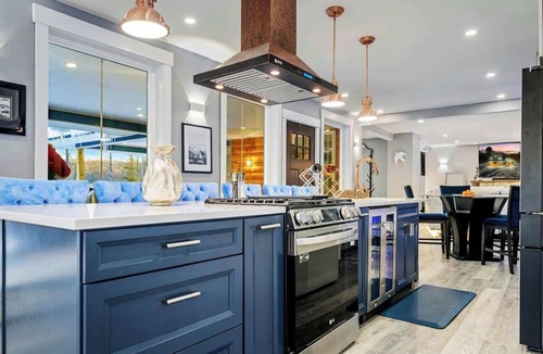Bryant Pond House | NEW Luxury Retreat Hot Tub+Swim Lake+Firepits