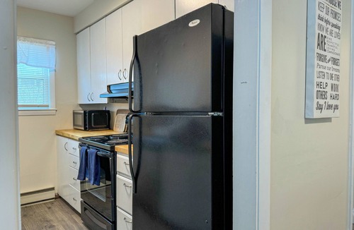 Rimmon Heights Apartment | NEW - Mins to Concord/Nashua - Driveway Parking - In Unit W/D - Backyard - Patio